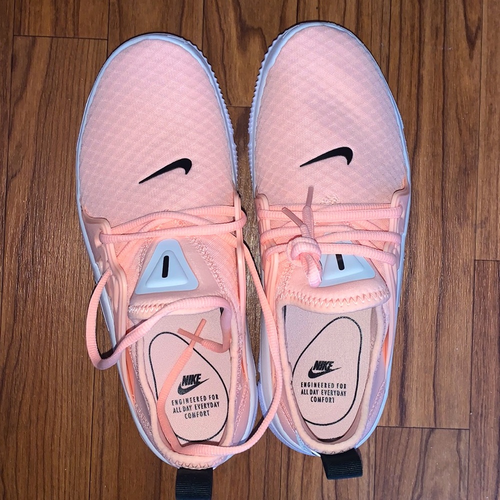 Women’s Nike Acalme